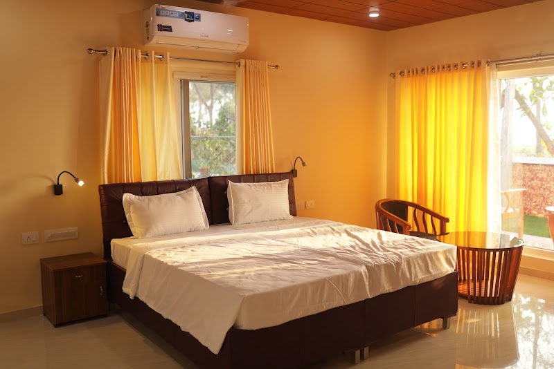 La-Mira Beach Resort room